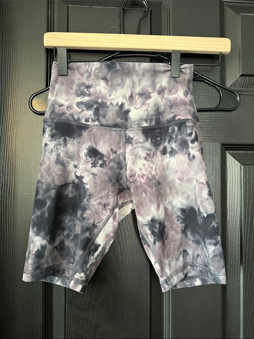 Lululemon Size 4 10 in Tie-Dye High-Waist Women’s Athletic Shorts Purple/ Gray